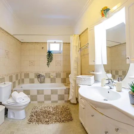 Rachi Apartments, * Nidhrion