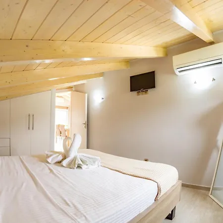 Rachi Apartments, Apartment *